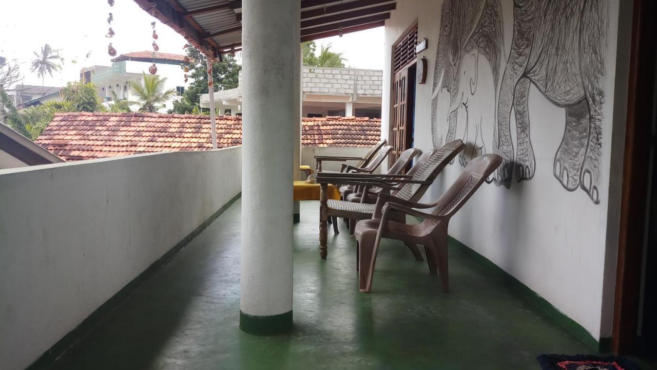 טנגלה Julie Guest House מראה חיצוני תמונה